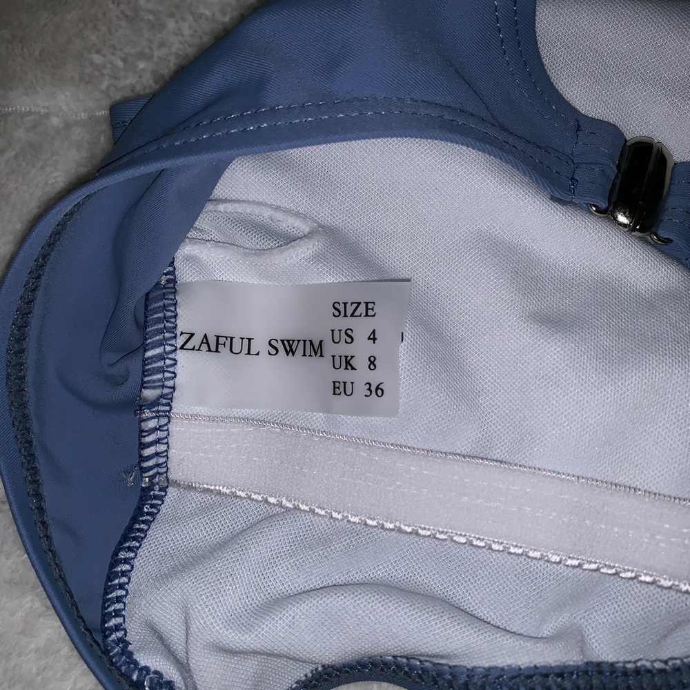 Blue bikini - Picture 3 of 3